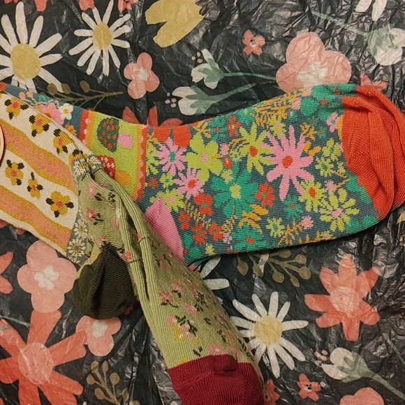 NATURAL LIFE: MUSHROOM FLOWER SOCKS - Picture 8 of 12